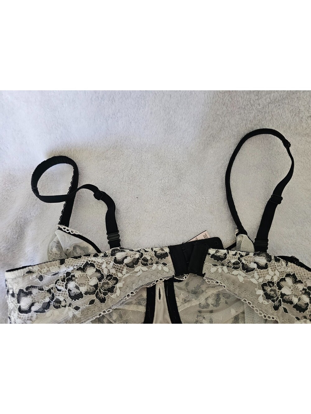 Women's Victoria's Secret Floral Lace Bra Underwire Size 38C Unlined Demi - Picture 8 of 16